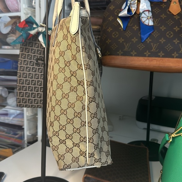 Large Gucci, zipper tote, cream, and brown - Picture 6 of 10